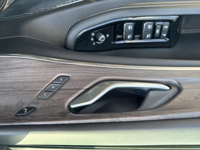 Used 2022 Jeep Grand Cherokee Overland w/ Luxury Tech Group IV AWD/4WD image 25