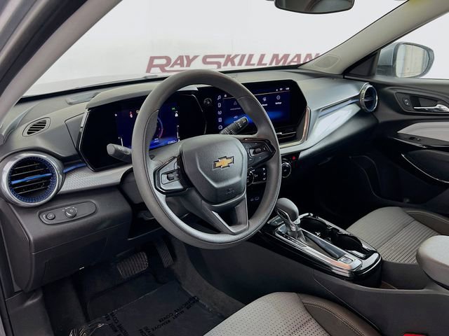 Used 2025 Chevrolet Trax LT image 31