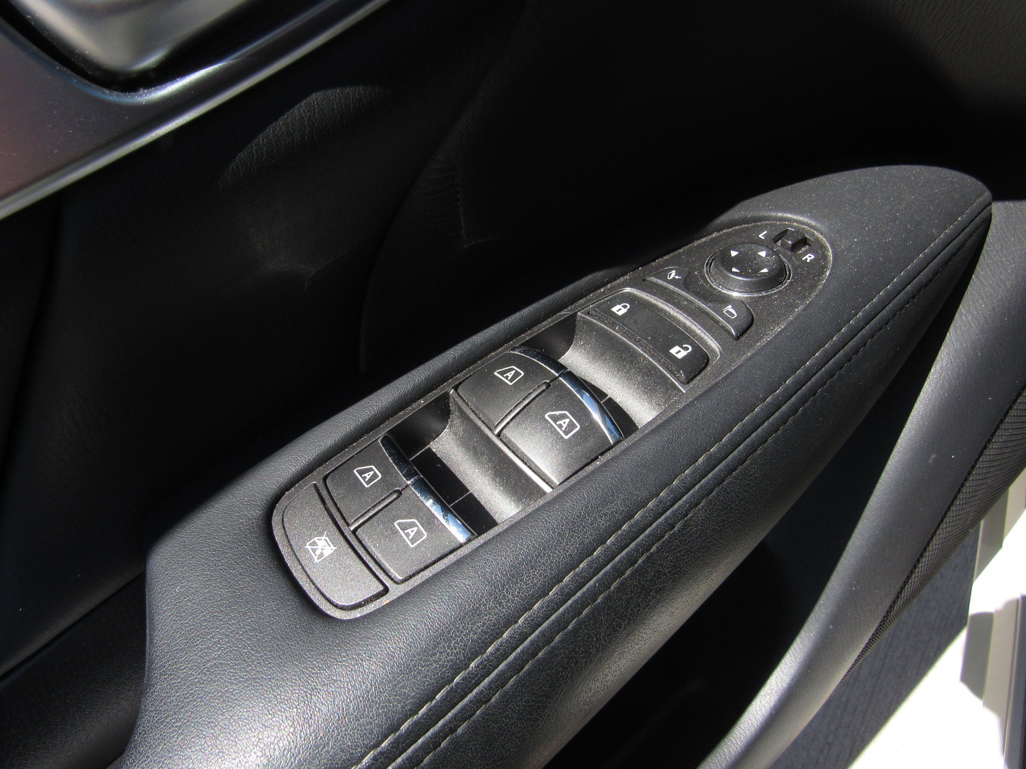 Used 2016 INFINITI Q70 L 3.7 w/ Deluxe Touring Package image 22