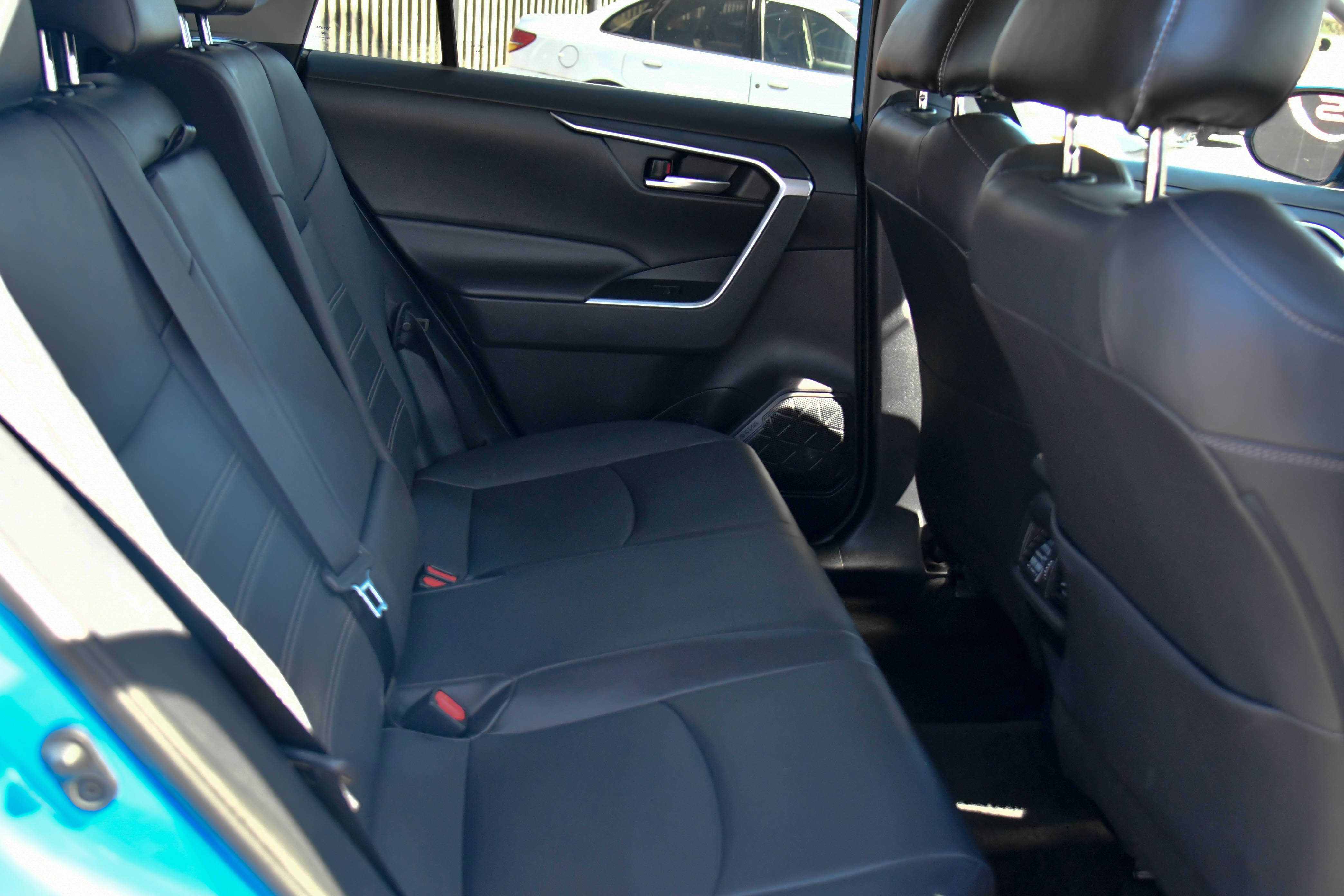 Used 2020 Toyota RAV4 XLE Premium FWD image 42