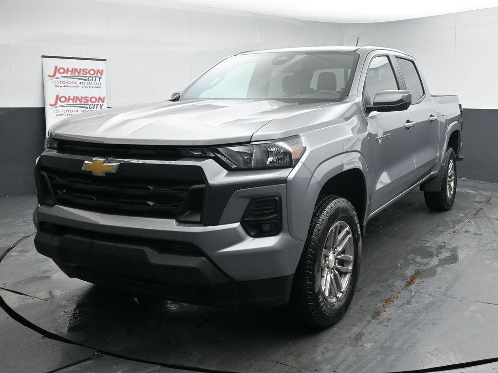 Used 2023 Chevrolet Colorado LT w/ LT Convenience Package II AWD/4WD image 4