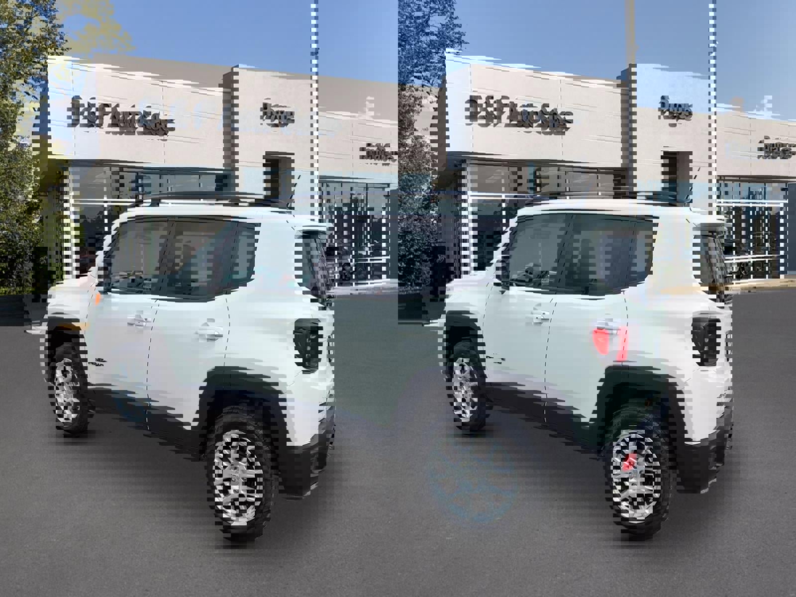 Used 2019 Jeep Renegade Latitude w/ UConnect 8.4 Nav Group image 3