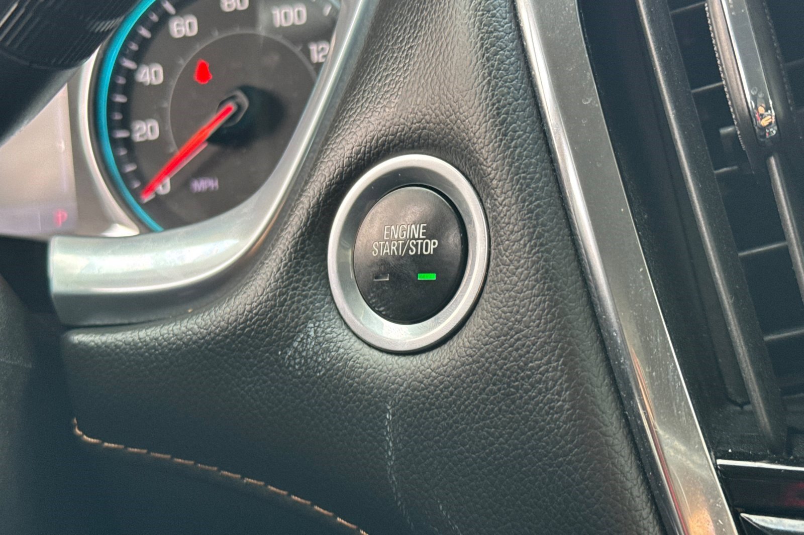 Used 2021 Chevrolet Traverse LT image 34