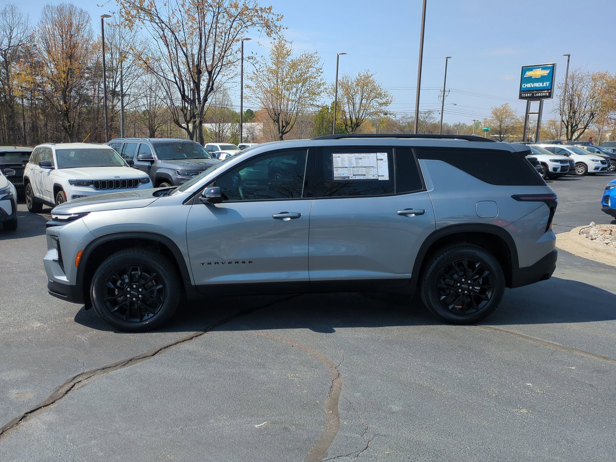 New 2026 Chevrolet Traverse LT w/ Midnight/Sport Edition FWD image 6