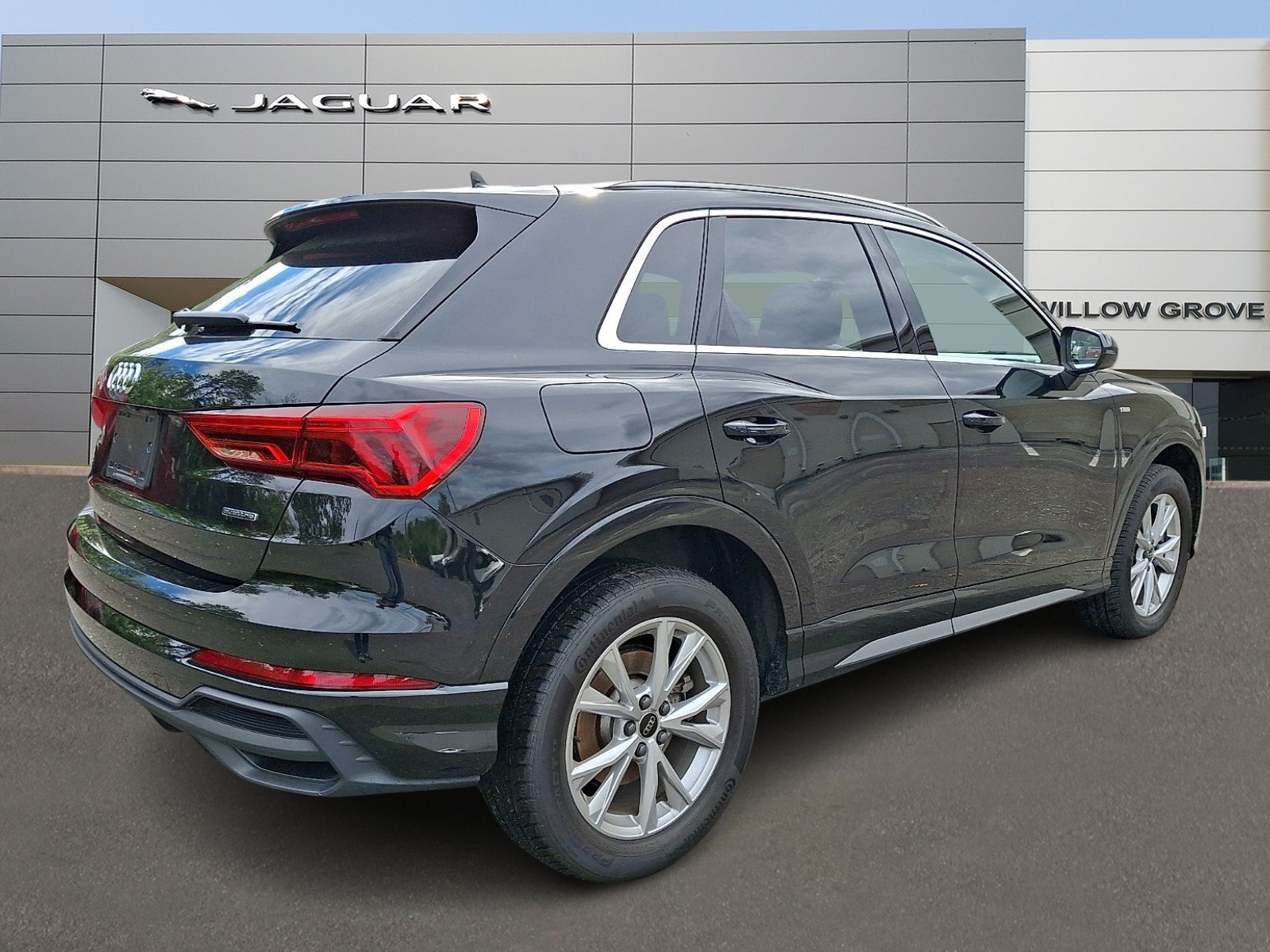 Used 2023 Audi Q3 2.0T Premium Plus AWD/4WD image 2