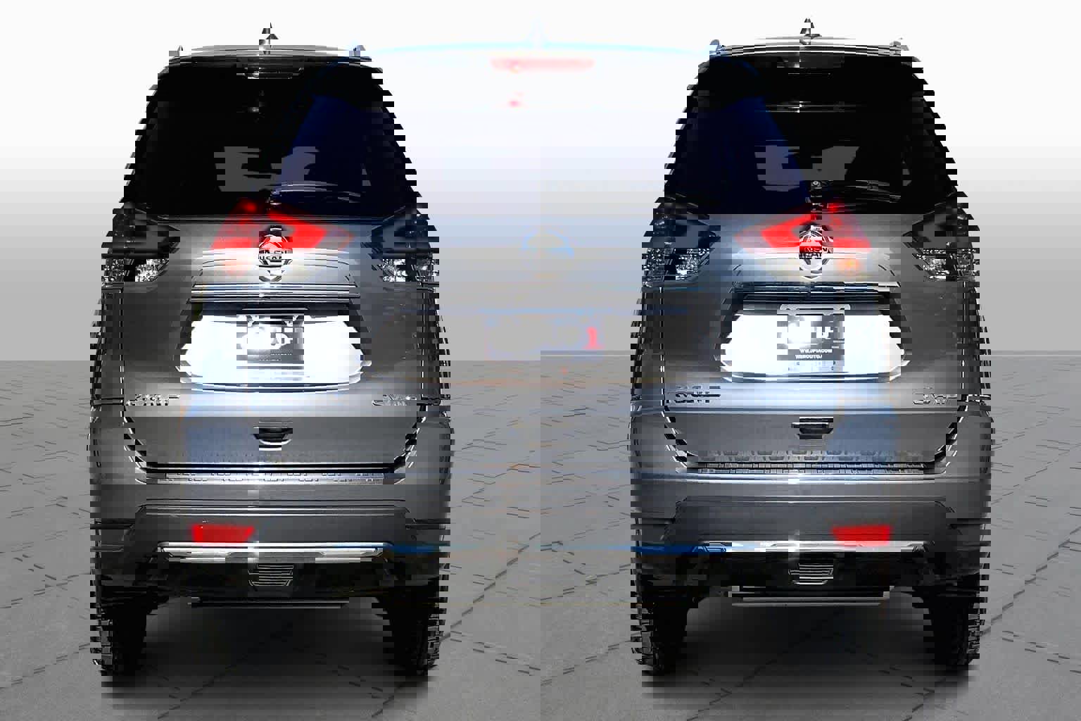 Used 2018 Nissan Rogue SV image 5