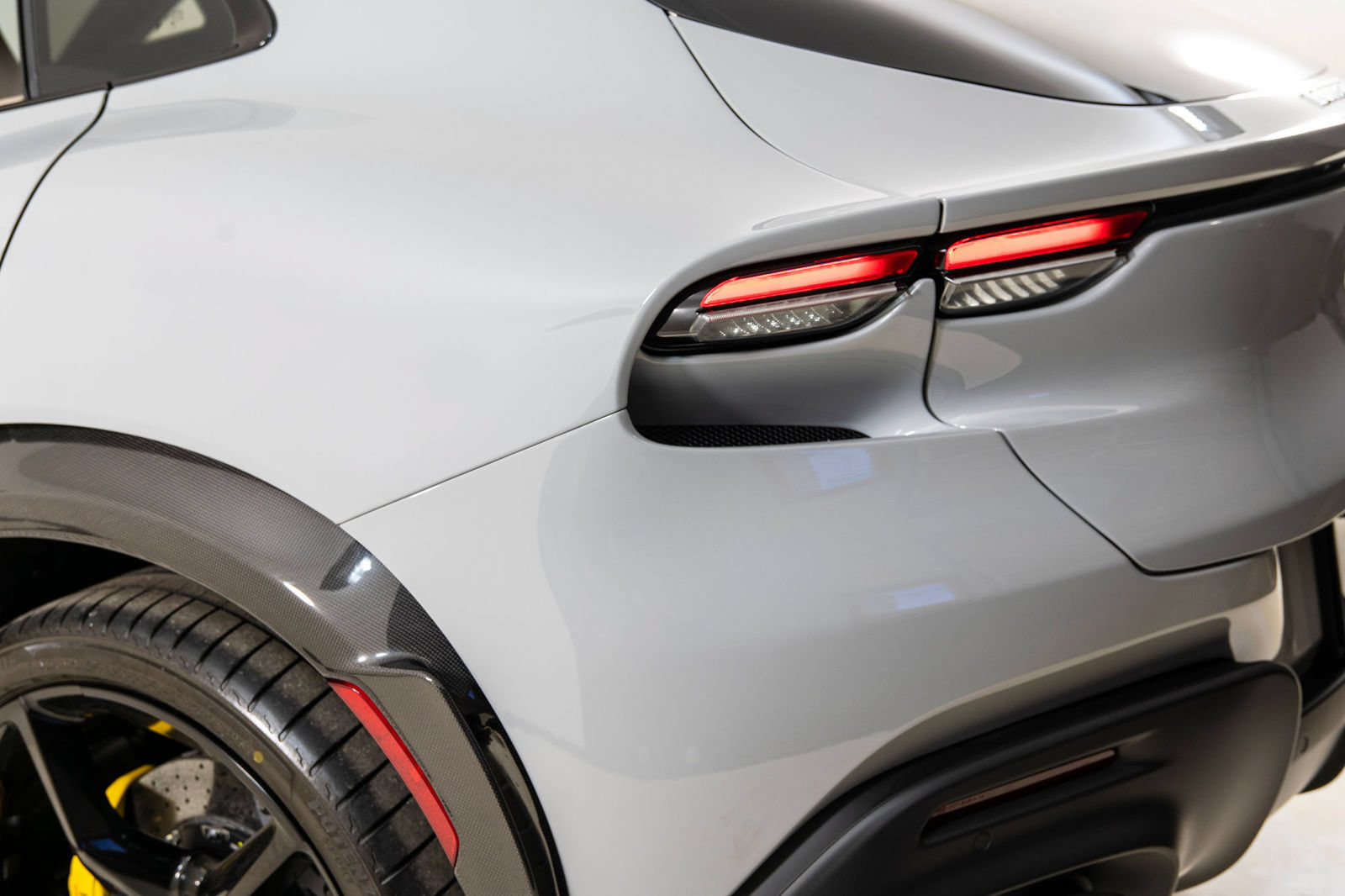 Certified 2025 Ferrari Purosangue AWD/4WD image 35
