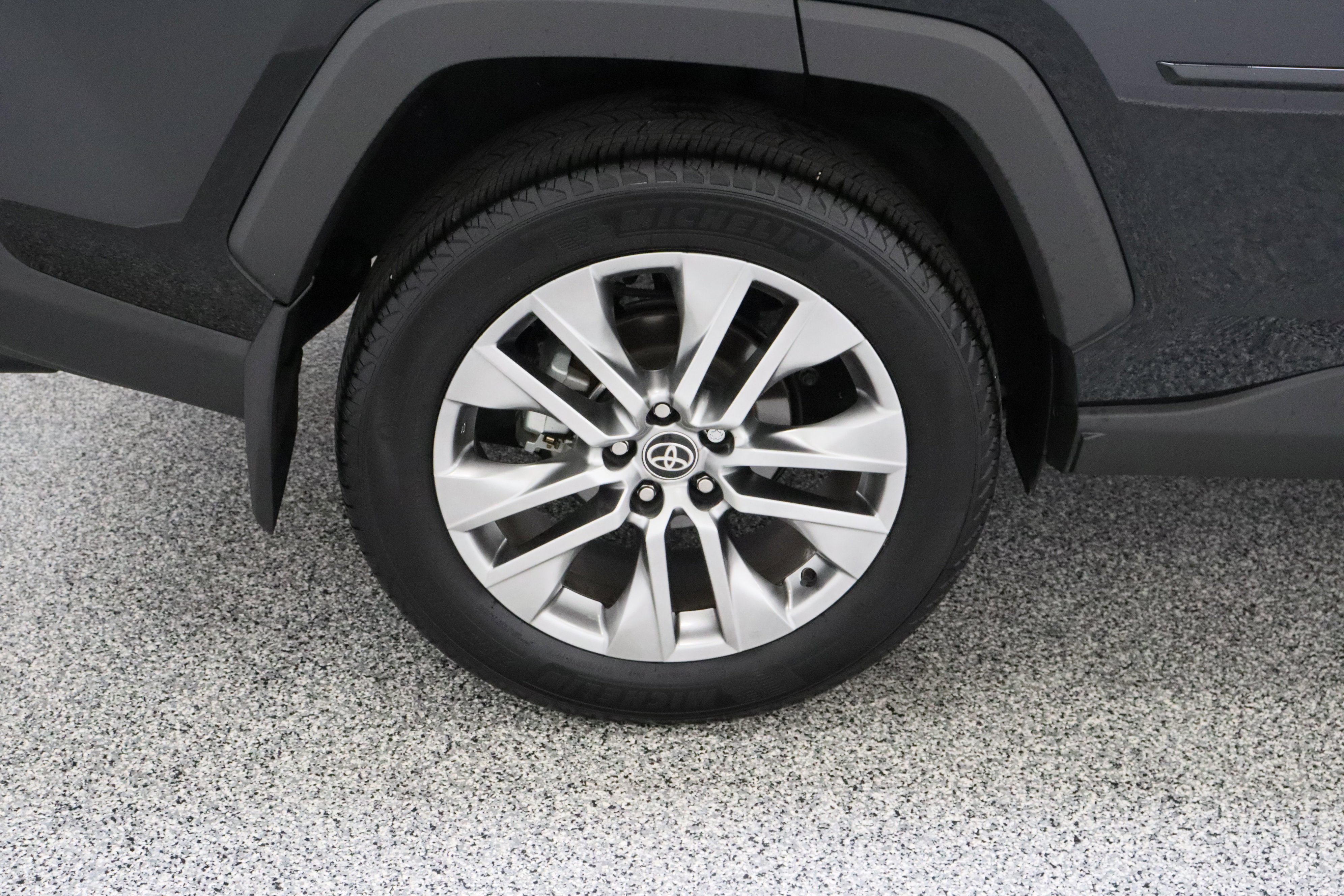 Used 2025 Toyota RAV4 XLE Premium FWD image 6