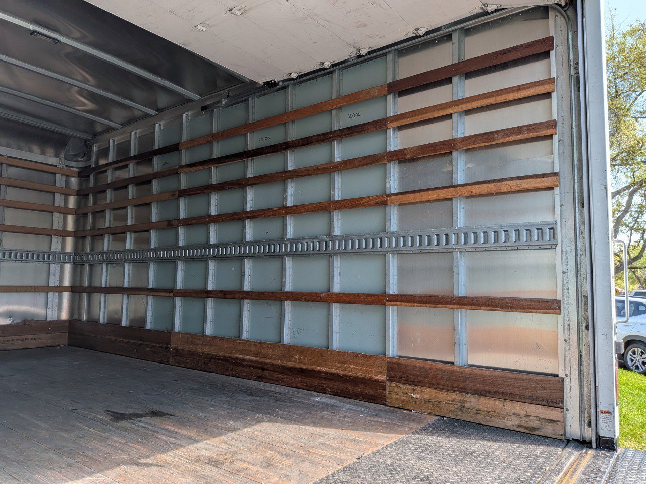 Used 2018 Isuzu NPR image 17