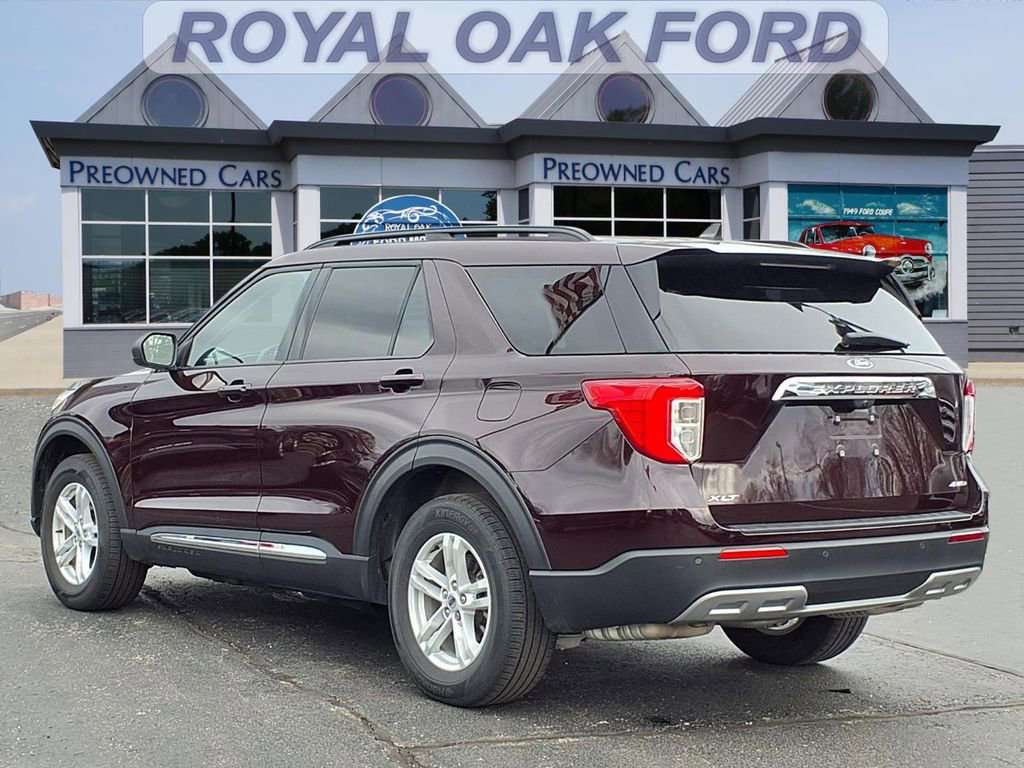 Used 2023 Ford Explorer XLT w/ Equipment Group 202A AWD/4WD image 2