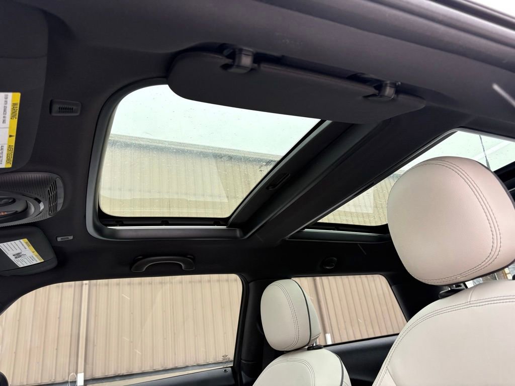 Used 2024 MINI Cooper SE image 19