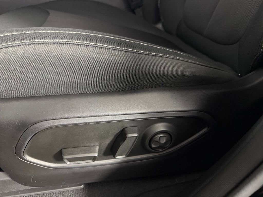 Used 2025 Jeep Grand Cherokee Laredo w/ Luxury Tech Group I image 23