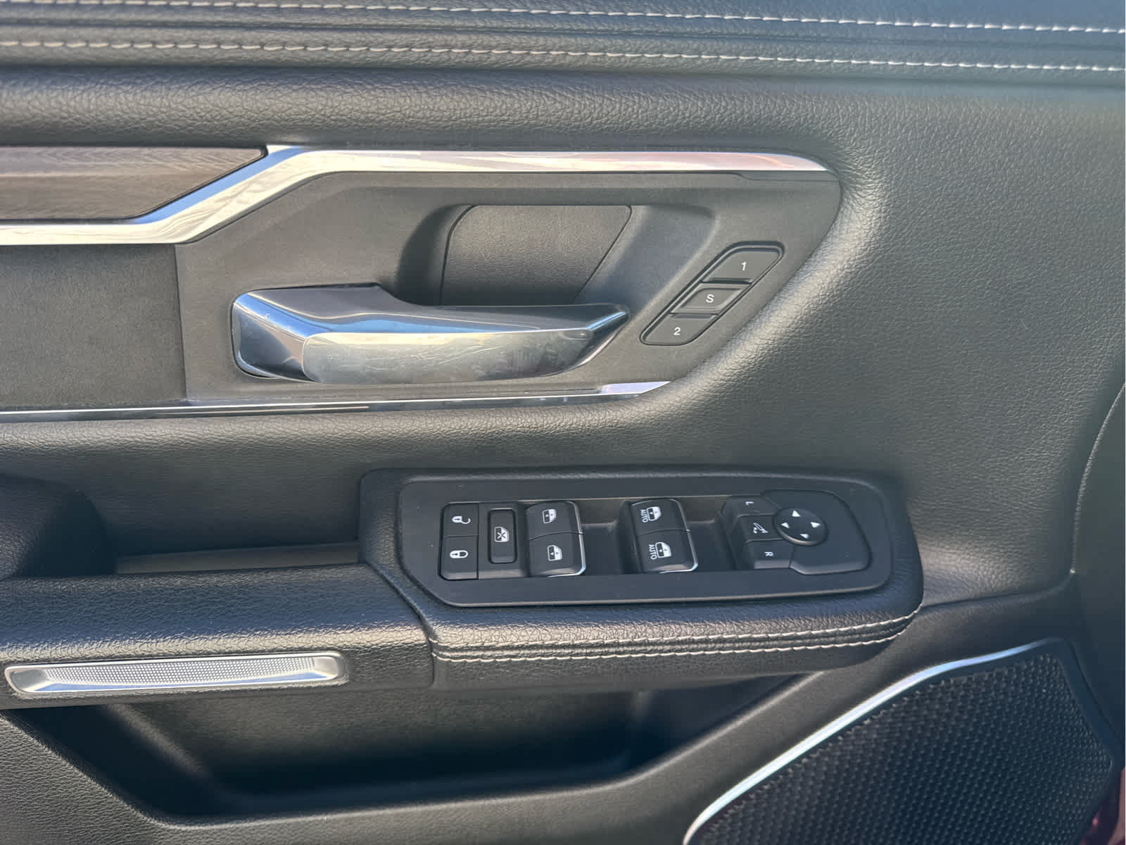 Used 2025 RAM 1500 Laramie AWD/4WD image 32