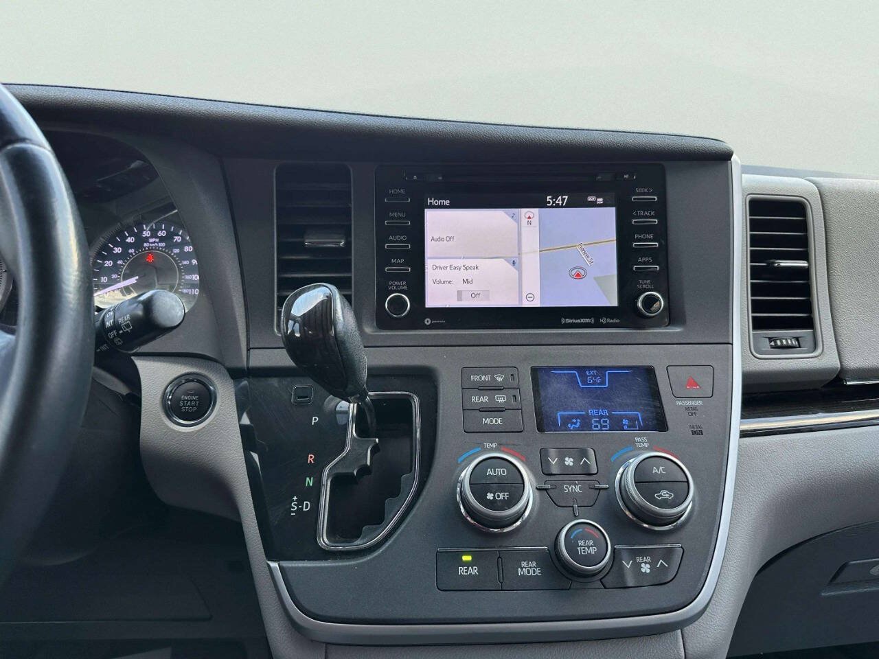 Used 2020 Toyota Sienna XLE w/ XLE Navigation Package FWD image 32