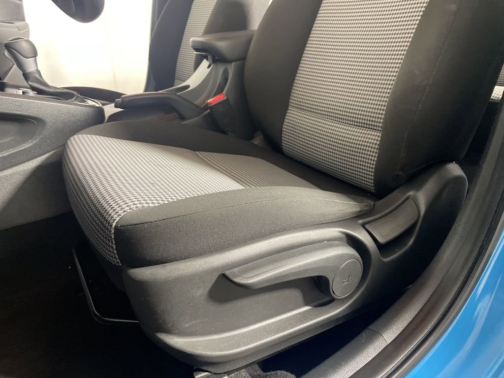 Used 2022 Hyundai Kona SE FWD image 11