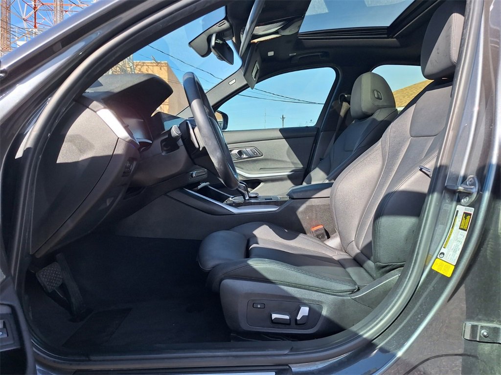 Used 2020 BMW 330i Sedan w/ Driving Assistance Package image 9