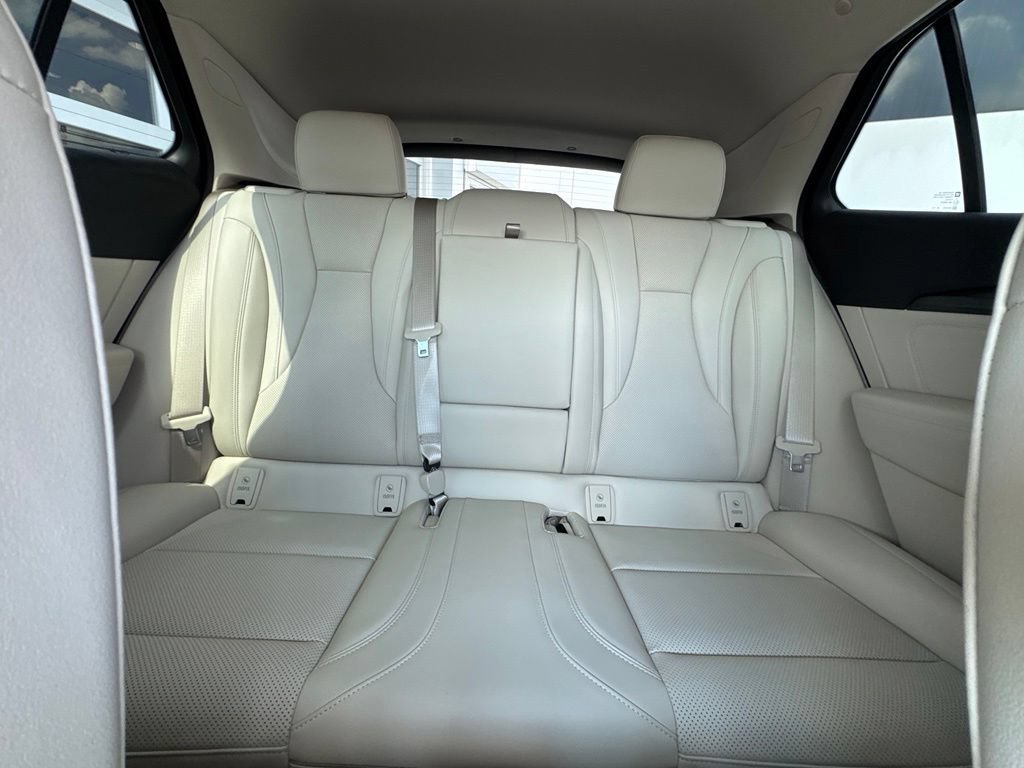 Used 2023 Buick Envision Essence AWD/4WD image 22