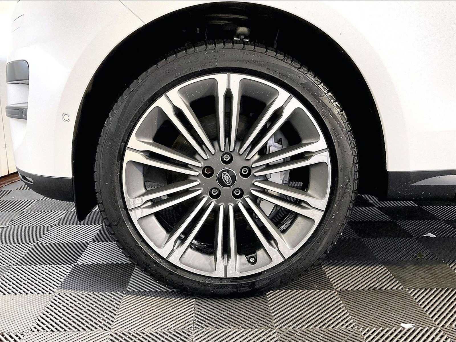 Used 2024 Land Rover Range Rover Sport SE AWD/4WD image 11