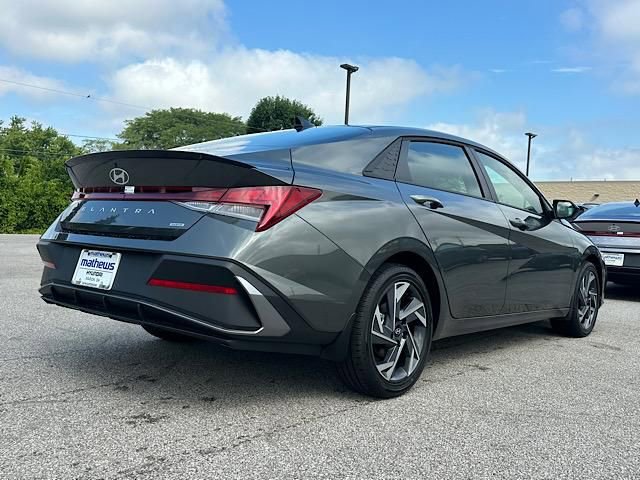 New 2025 Hyundai Elantra SEL image 4