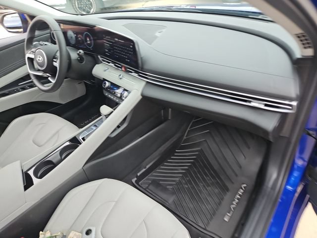 Used 2025 Hyundai Elantra Limited FWD image 27