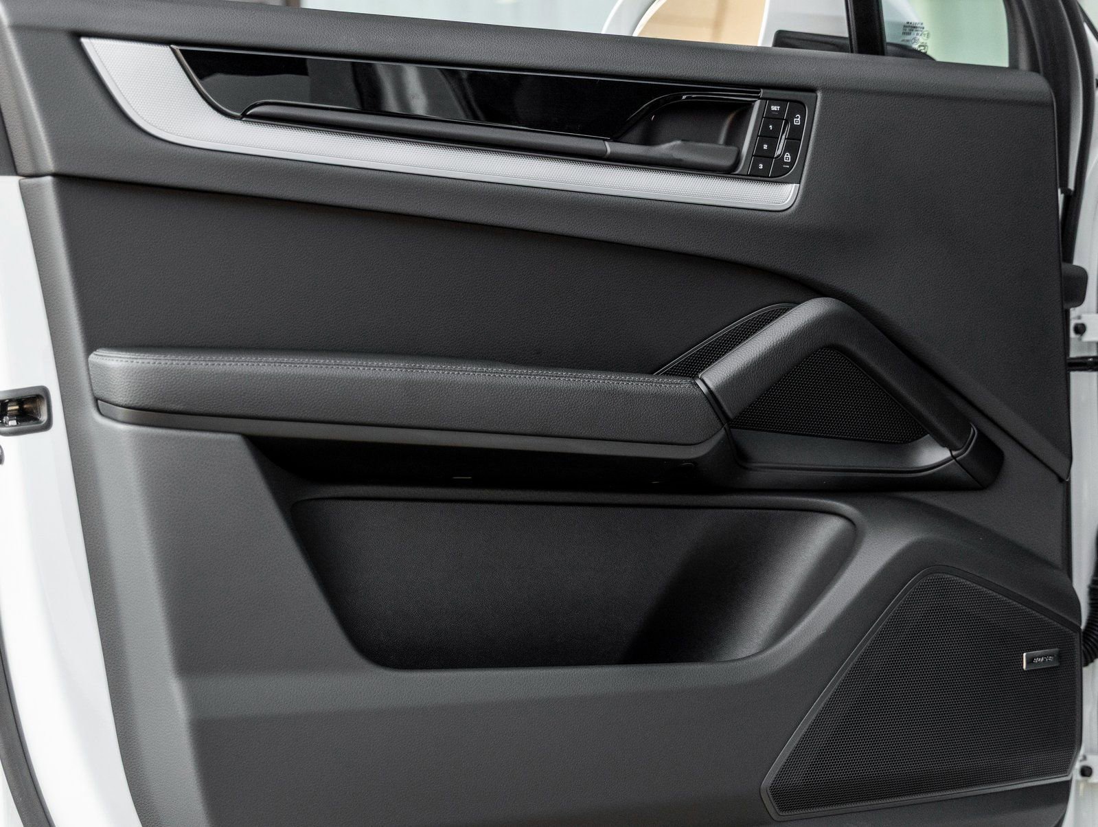 Certified 2025 Porsche Cayenne image 19