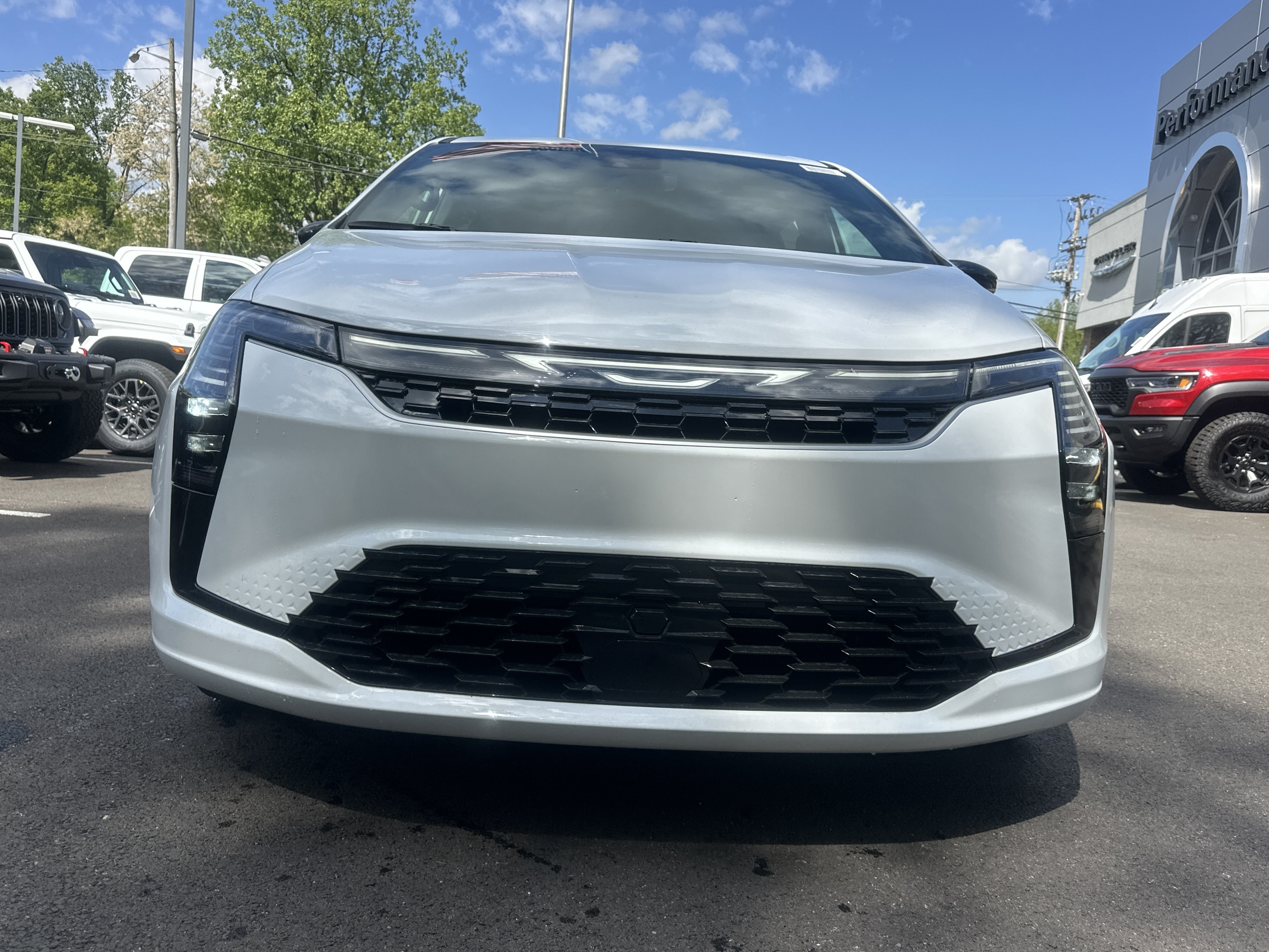New 2027 Chrysler Pacifica Select FWD image 19