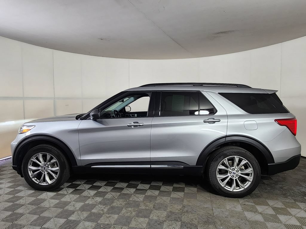 Used 2024 Ford Explorer XLT w/ Equipment Group 202A AWD/4WD image 4