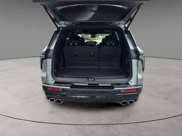 Used 2026 Chevrolet Traverse High Country w/ LPO, Floor Liner Package AWD/4WD image 8