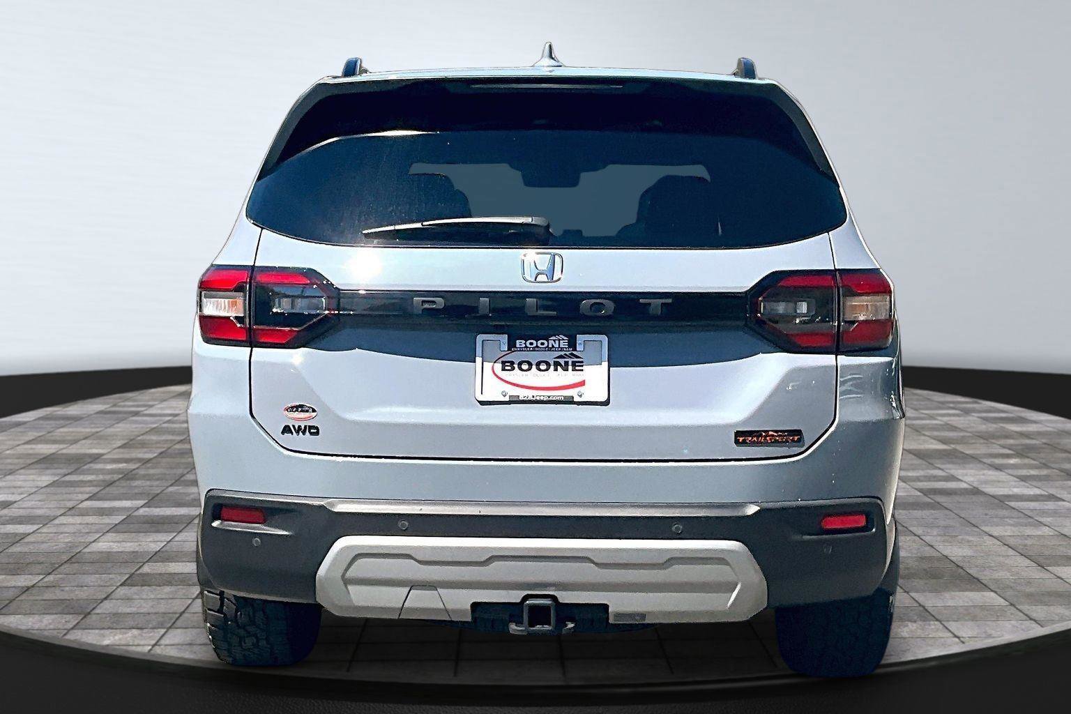 Used 2025 Honda Pilot TrailSport image 5
