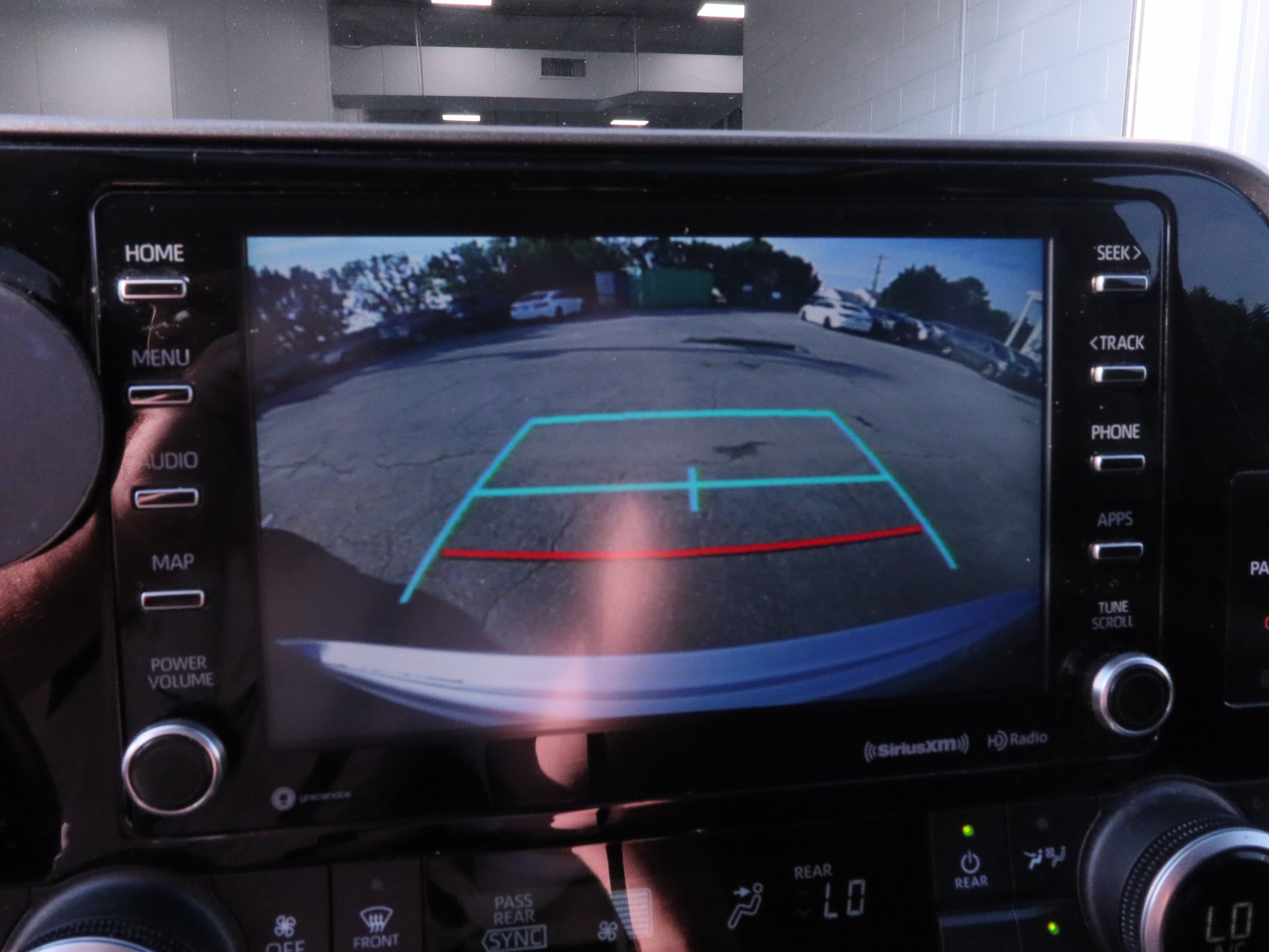 Used 2021 Toyota Highlander XLE FWD image 21