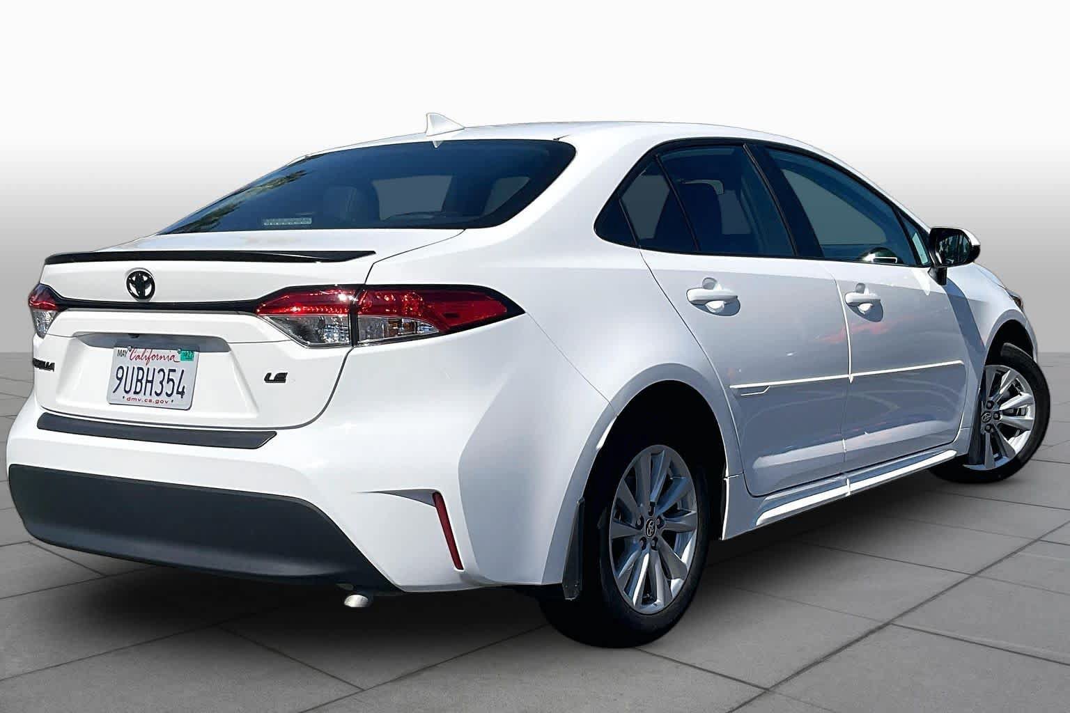 Used 2025 Toyota Corolla LE w/ LE Premium Package FWD image 11
