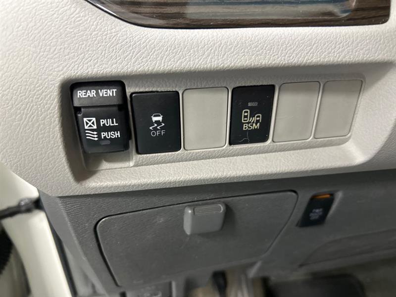 Used 2015 Toyota Sienna XLE image 24