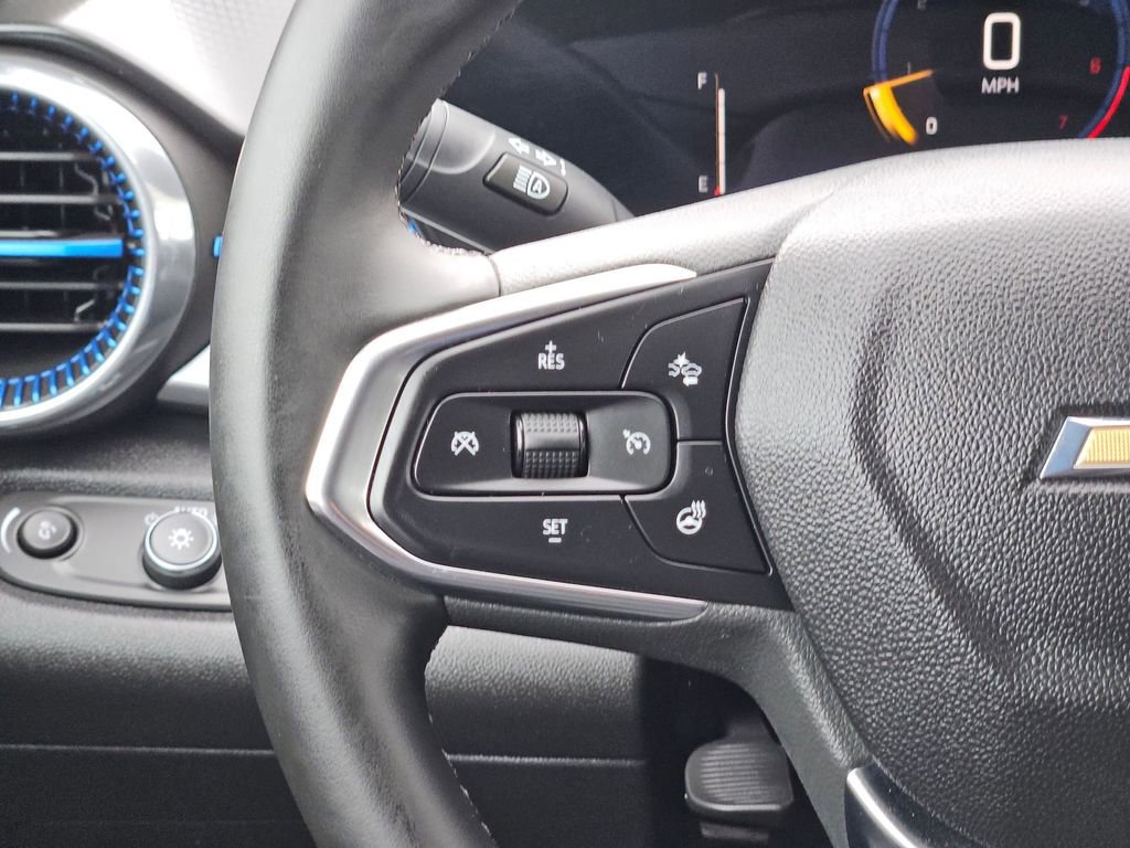 Used 2025 Chevrolet Trax LT w/ LT Convenience Package FWD image 24