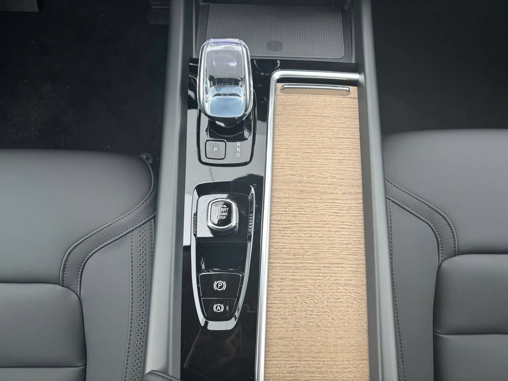New 2026 Volvo XC60 B5 Plus w/ Climate Package AWD/4WD image 13