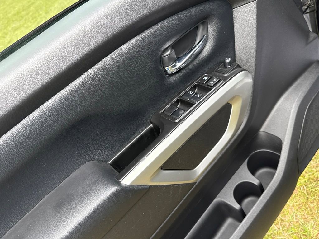 Used 2023 Nissan Titan SV w/ SV Convenience Package image 13