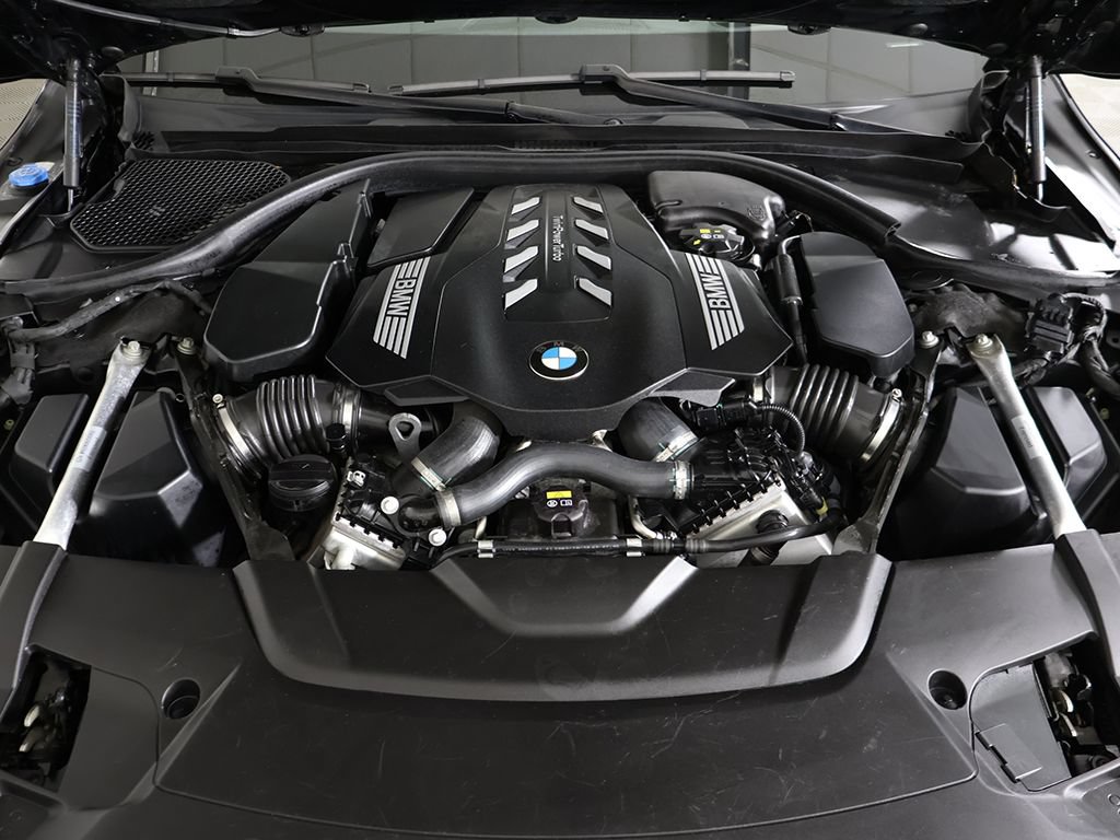Used 2021 BMW 750i xDrive w/ M Sport Package AWD/4WD image 24