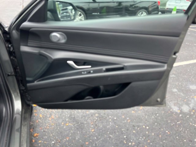 Used 2025 Hyundai Elantra SEL FWD image 31