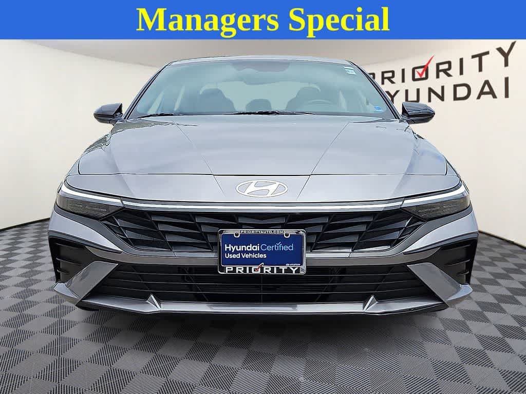 Certified 2025 Hyundai Elantra SEL FWD image 2