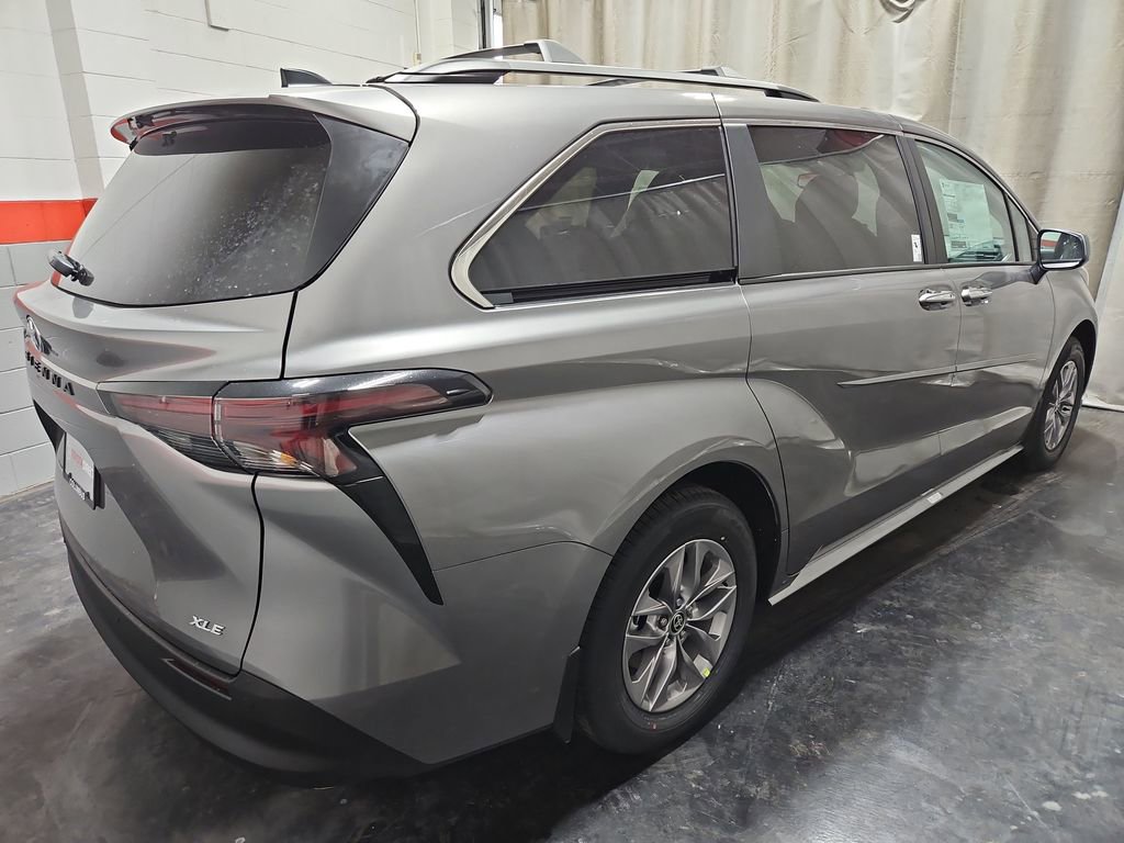 New 2026 Toyota Sienna XLE image 9