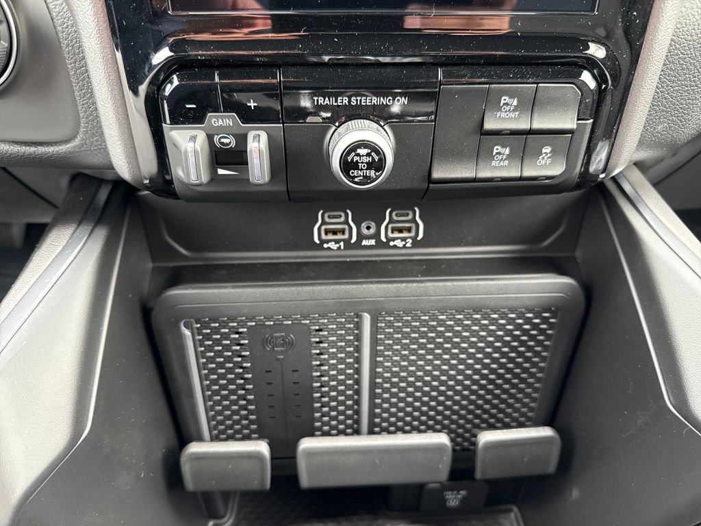 New 2026 RAM 1500 4x4 Crew Cab image 33
