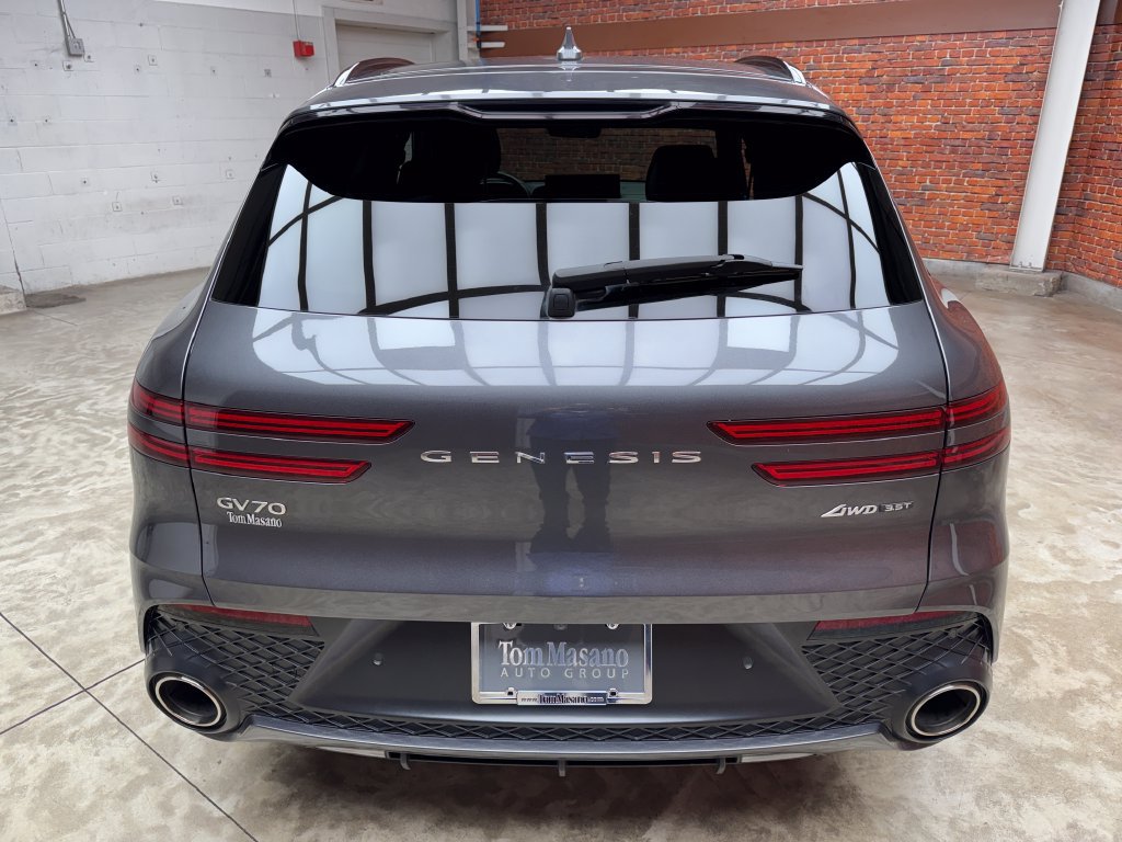 Used 2022 Genesis GV70 3.5T Sport w/ Sport Advanced Package AWD/4WD image 4
