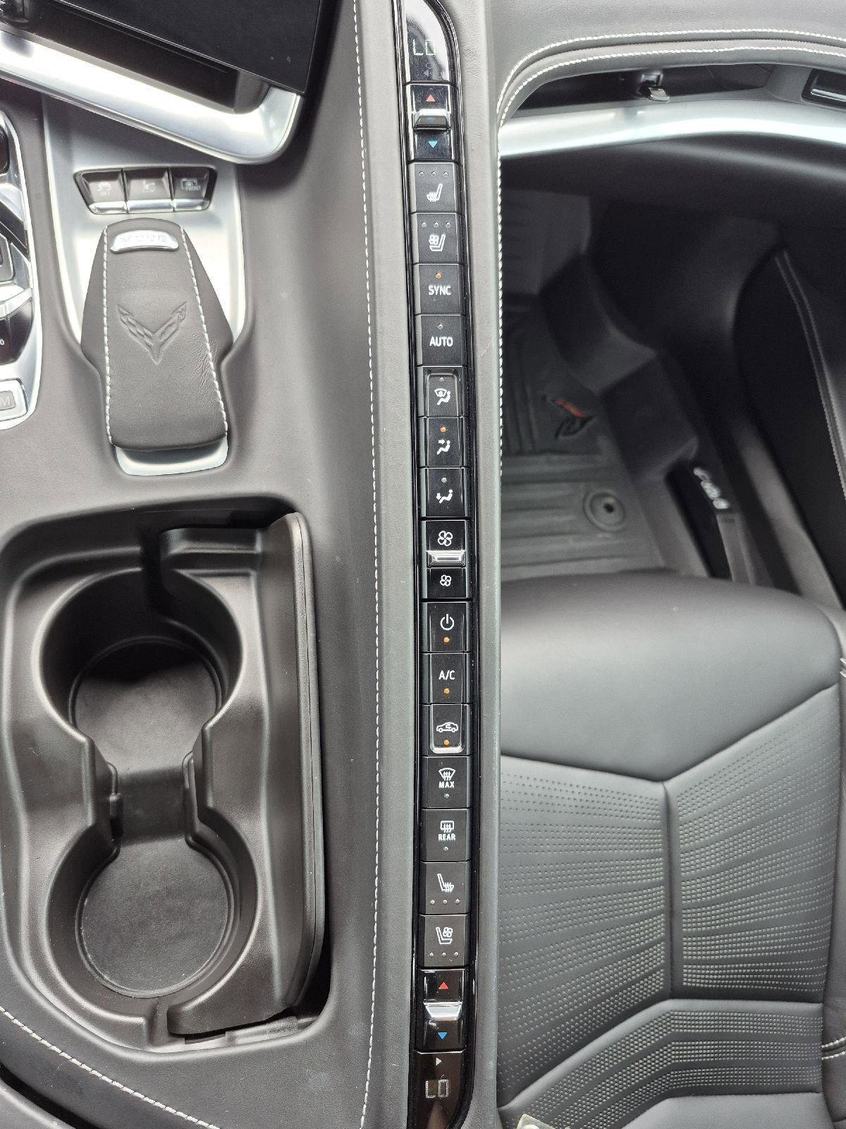 Used 2022 Chevrolet Corvette Stingray Premium Conv w/ Z51 Performance Package RWD image 7