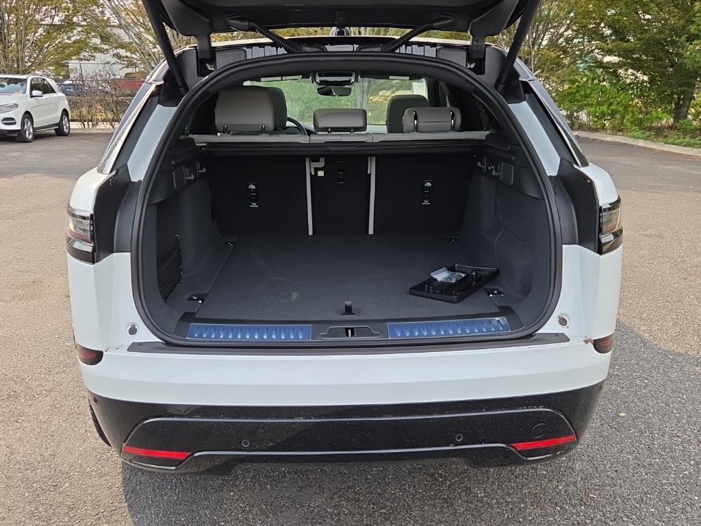 New 2026 Land Rover Range Rover Velar Dynamic SE image 16