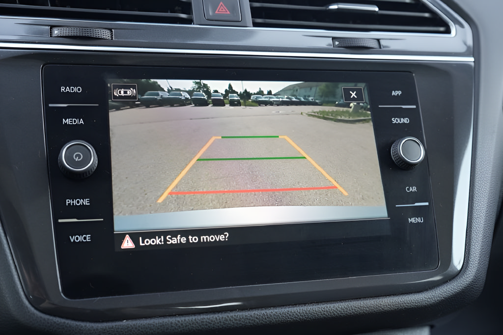 Used 2023 Volkswagen Tiguan SE w/ Panoramic Sunroof Package FWD image 38