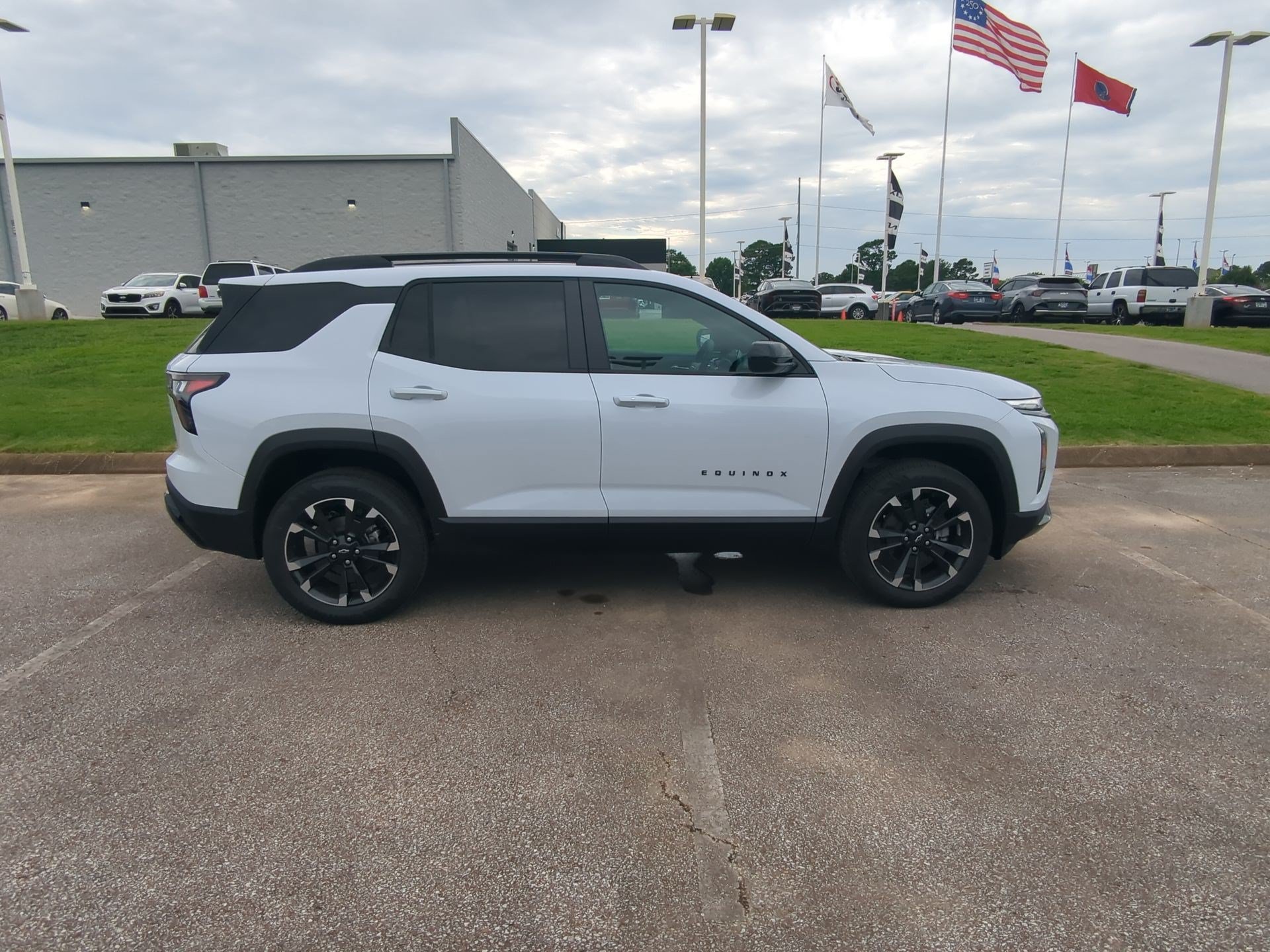 New 2027 Chevrolet Equinox RS FWD image 9