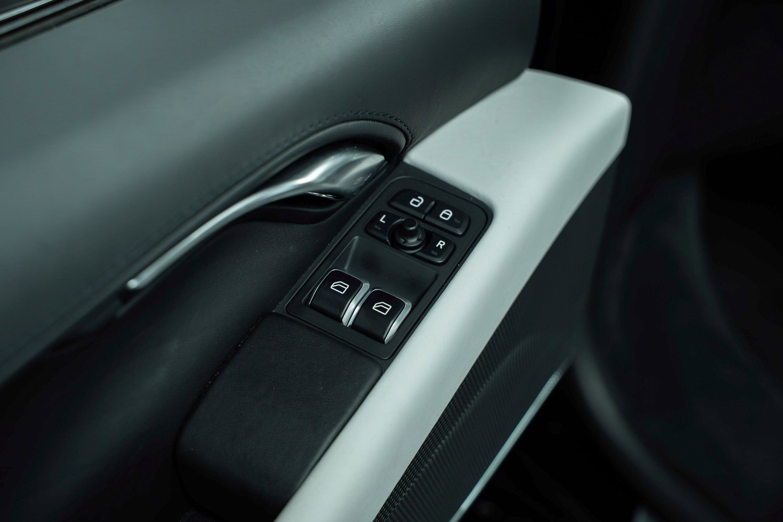 New 2025 Lotus Emira image 17