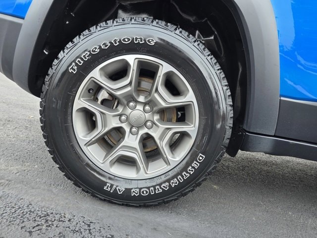 Used 2022 Jeep Cherokee Trailhawk w/ Premium Leather Package image 9