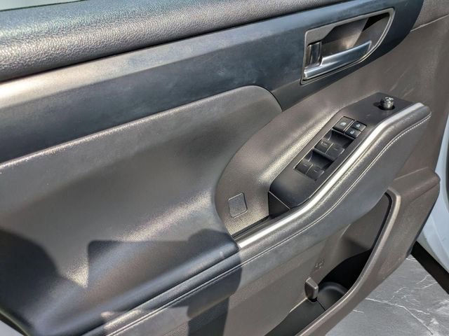 Used 2022 Toyota Highlander XLE AWD/4WD image 15