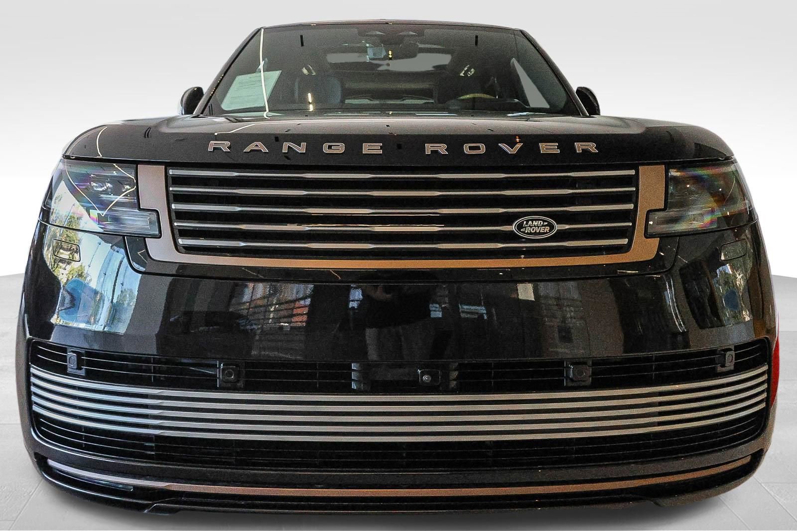 Used 2024 Land Rover Range Rover SV image 2