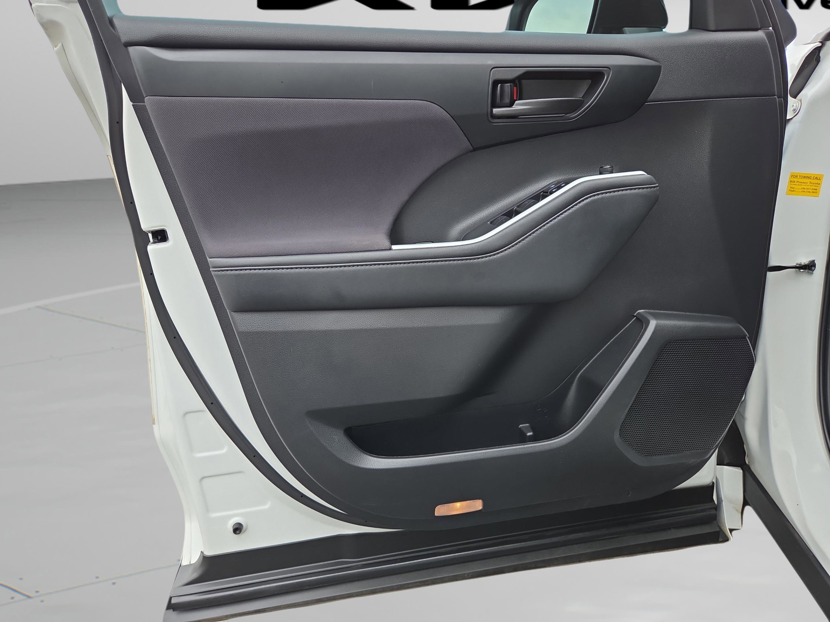 Used 2022 Toyota Highlander L image 30